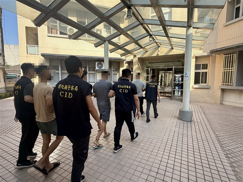 大甲媽進香隊伍在彰化市發生接轎衝突，造成3名員警受傷，除涉案陳姓男子收押禁見，警方19日下午又在台中市將另外3名涉案人員拘提到案。（警方提供）
