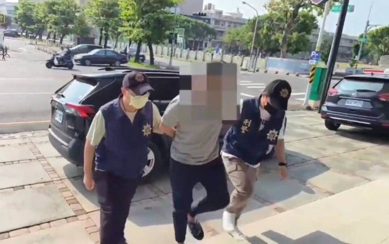 屏東知名黑白切徐姓少東日前遭仇家當街押走，凌虐2小時，四肢骨折、手腳筋受損。陳姓犯嫌20日投案，警方持續追查共犯。（屏東縣政府警察局屏東分局提供）中央社記者黃郁菁傳真　115年4月21日