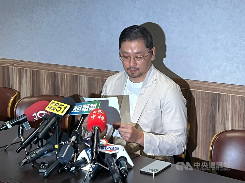 體操教練翁士航被指控涉及霸凌、性騷擾問題，對此，翁士航21日召開記者會澄清絕無相關行為，並強調目前案件已進入調查程序，他希望回歸證據還原事實全貌。 中央社記者陳容琛攝　115年4月21日