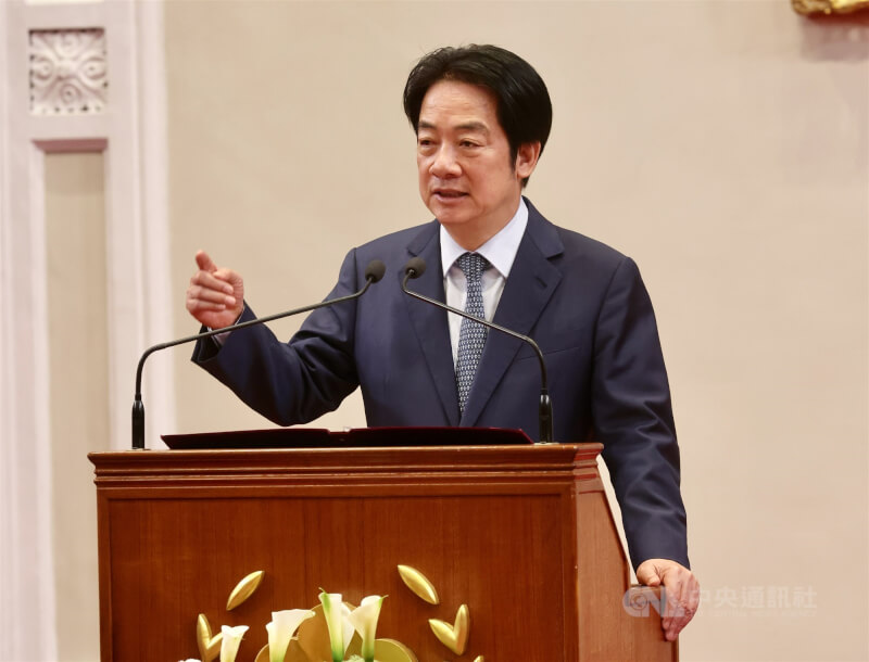 總統賴清德（圖）原訂4月22日出訪非洲友邦史瓦帝尼王國，總統府指出，總統出訪專機航程途經塞席爾、模里西斯與馬達加斯加等3國臨時取消飛航許可，經考量元首安全、訪團飛航安全，決定行程暫緩。（中央社檔案照片）