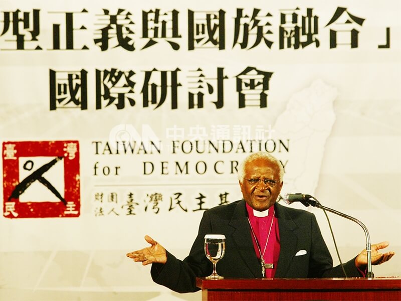 屠圖大主教在圓山大飯店舉行的「轉型正義與國族融合」國際研討會演講。中央社記者徐肇昌攝 96年4月24日