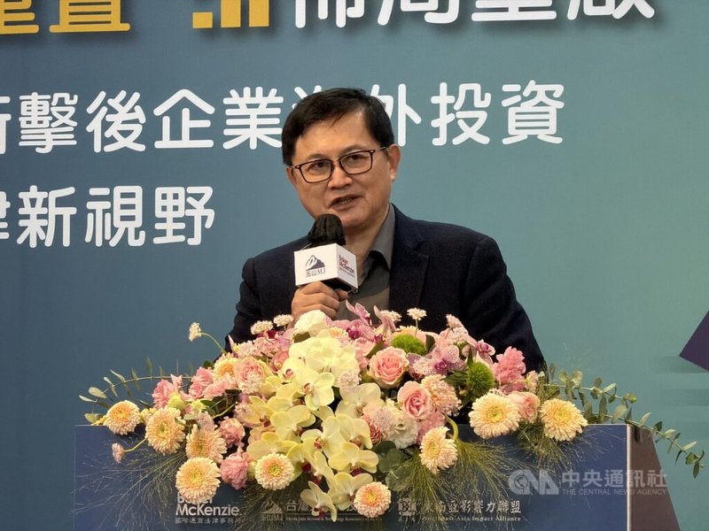 代工廠和碩董事長童子賢22日出席「2026跨國企業海外投資論壇」接受媒體採訪，被問及大客戶蘋果的高層人事異動表示，過去15年蘋果市值成長超過10倍，表現令人讚嘆，他對於蘋果推動領導人世代交替給予祝福。中央社記者吳家豪攝　115年4月22日
