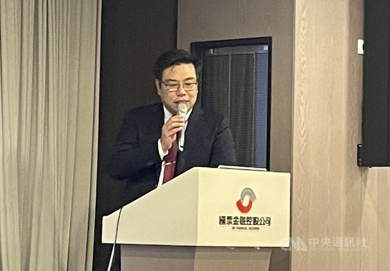 車用裝飾件廠華勝汽車電子財務長朱中平（圖）22日表示，第1季取得美國一線車廠主力車型項目，下半年啟動墨西哥生產計畫，未來墨西哥業務量將增加等同於中國據點業務量。中央社記者鍾榮峰攝　115年4月22日