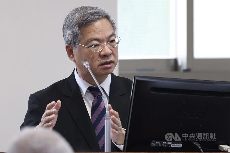 針對台北翡翠水庫擬向台電收取耗水補償費爭議，經濟部長龔明鑫22日（圖）在立法院表示，耗水費為中央稅收，翡管局要加收耗水費，在法源上有疑義。中央社記者吳家昇攝 115年4月22日