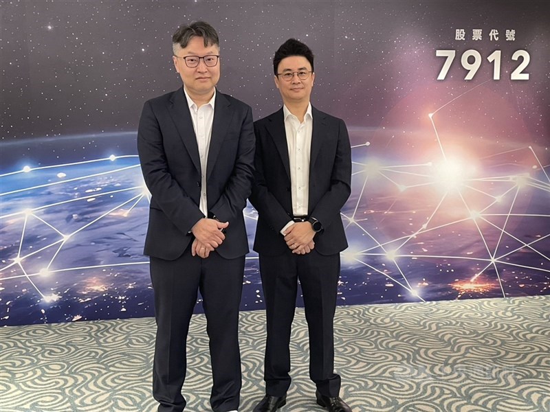 圖為新聿科技董事長凃俊宏（左）及總經理蔡志遠（右）。 （中央社檔案照片）