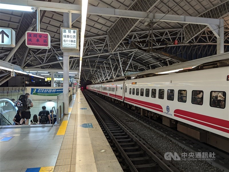 圖為台鐵台中車站月台區。（中央社檔案照片）