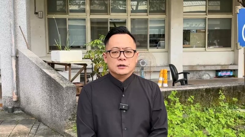民進黨基隆市長參選人、議長童子瑋（圖）22日前往明德國中實地了解營養午餐供餐情形，並聽取學生意見。（議長童子瑋辦公室提供）中央社記者王朝鈺傳真　115年4月22日