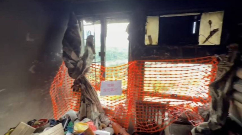 宏福苑居民Dorz的房子被嚴重燒毀，窗戶被燒至碎裂。（受訪者提供）中央社記者陳鎧妤傳真　115年4月22日