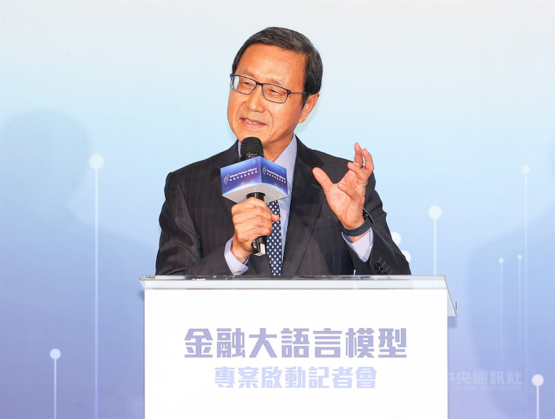 台灣首個金融大語言模型專案22日啟動,預計第3季推出以銀行業知識為基礎的模型,這項專案由中信金擔任召集人,中國信託銀行董事長陳佳文(圖)出席與會並致詞,說明未來發展應用與效益。中央社記者謝佳璋攝 115年4月22日