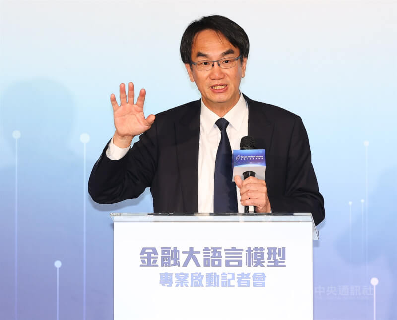 金融大語言模型專案啟動記者會22日在台北舉行,數發部長林宜敬(圖)出席表示,台灣自己打造金融大語言模型,就能依台灣情境回答法規與問題;盼計畫可成為典範,攜手金融業一起走向國際。中央社記者謝佳璋攝 115年4月22日