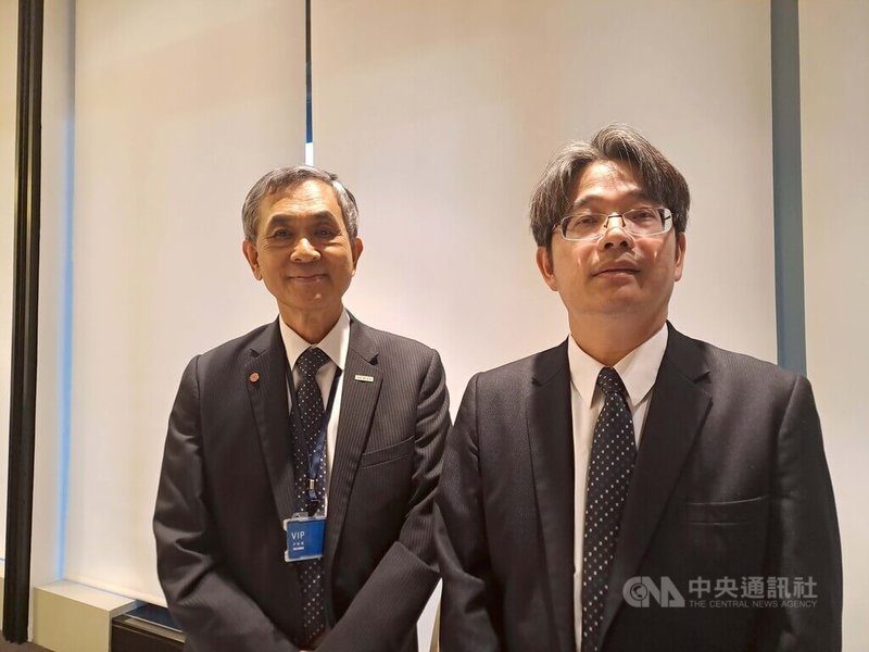 家電業者禾聯碩23日舉行法說會，總經理林欽宏（左）表示，中東戰事造成原物料價格高漲，新產品已適度調高售價；副總經理雷鎵駿（右）指出，旗下平價品牌山田（YAMADA）已占整體營收近1成。中央社記者潘智義攝　115年4月23日