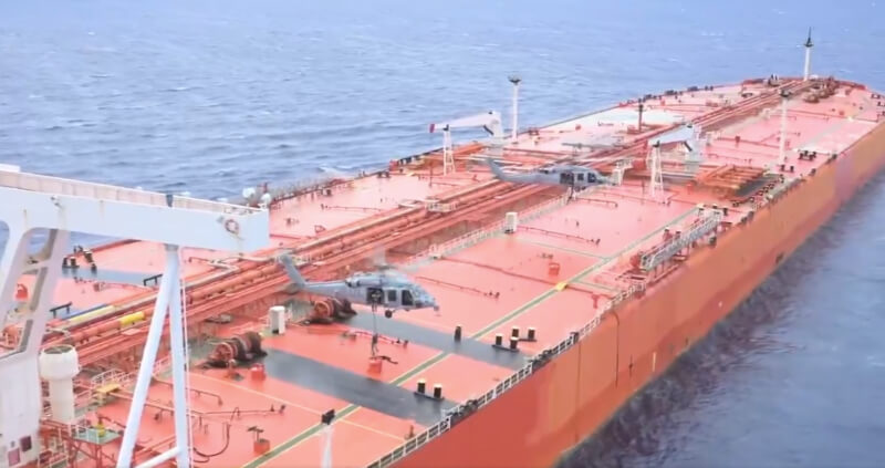 美軍21日在印度洋海域登上頻繁往來中國與伊朗間的油輪蒂法尼（Tifani）號。（圖取自x.com/DeptofWar）