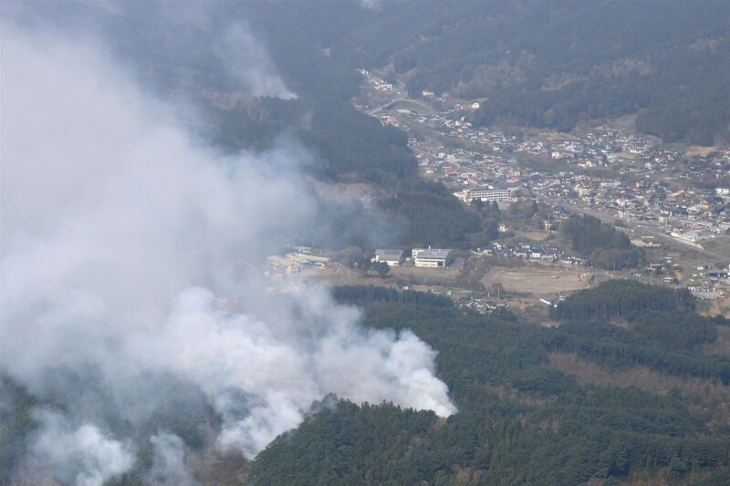 日本岩手縣大槌町山林火災總燒毀面積已超過200公頃。（共同社）
