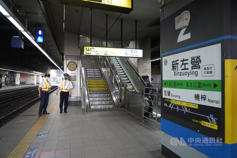 圖為台鐵新左營站。（中央社檔案照片）