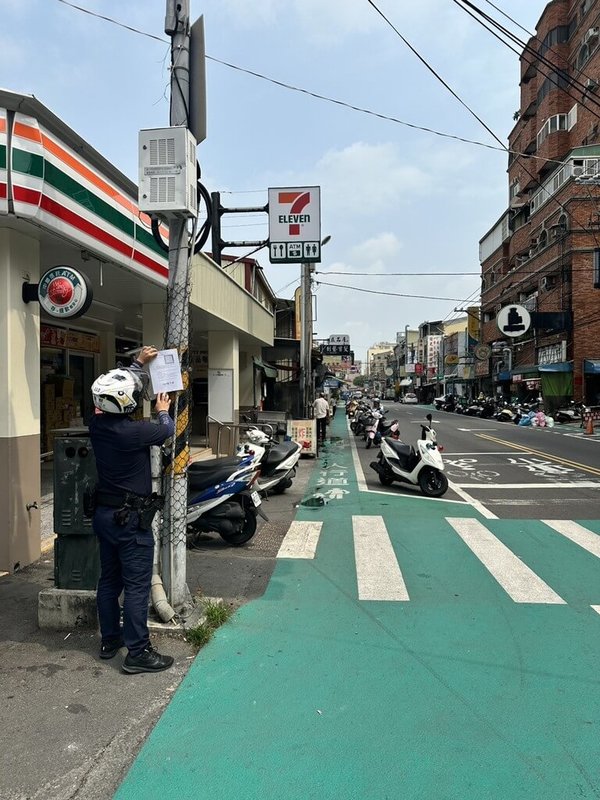 台中大甲媽祖鑾轎預計24日進入彰化市，彰化縣警察局23日表示，大埔路目前車輛停放位置較貼近車道，恐影響進香隊伍通行安全等，活動期間將採取禁止臨時停車措施，員警已提前針對沿線商家及住戶宣導，管制期間亦將派員到場協助勸導移車。（警方提供）中央社記者吳哲豪傳真　115年4月23日