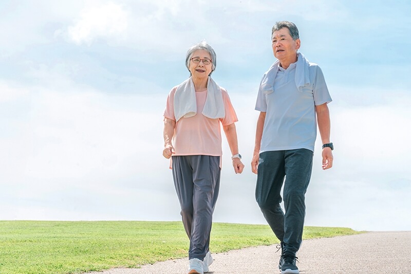 間歇式健走法最初是為日本老年人開發。（buritora/Shutterstock.com）