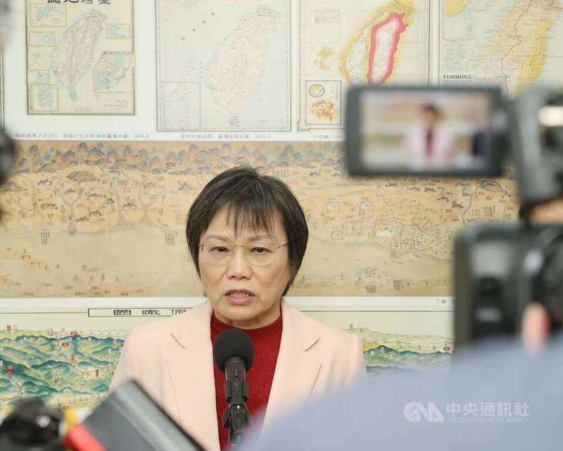 中國「高德地圖」登台，可查看「紅綠燈倒數」，遭疑有資安疑慮。內政部長劉世芳24日受訪表示，不管是高德地圖或相關有資安疑慮的App，都會做風險評估，若對台灣國安問題產生重大影響，就會加以禁絕，公務機關都不該使用。中央社記者郭日曉攝 115年4月23日