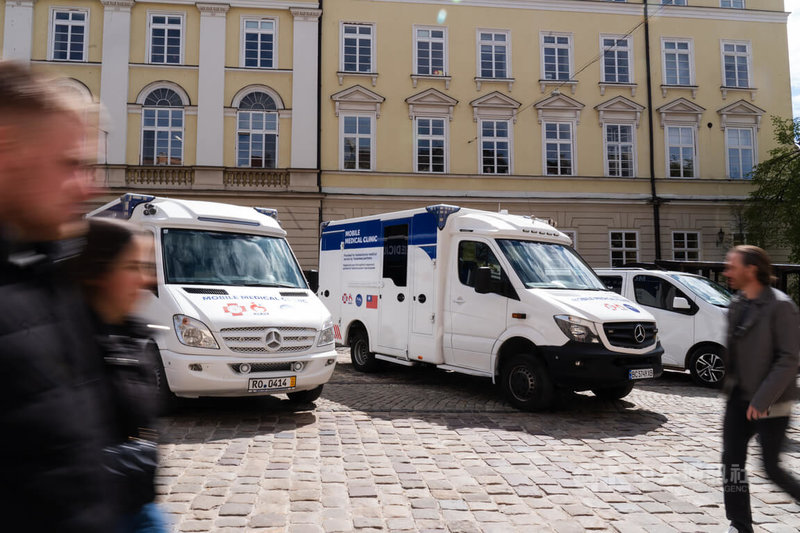 捐贈的3輛醫療車輛包括牙科醫療車、一般醫療車與行動醫療團公務車。中央社記者陳彥婷利維夫攝　115年4月24日