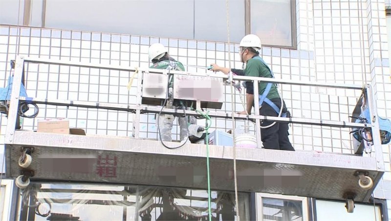 台北市建築管理工程處24日表示，建物外牆若剝落2次以上，依規定應強制辦理申報及檢查，若逾期未申報將開罰新台幣1萬元至5萬元，且可按次連罰。（建管處提供）中央社記者劉建邦傳真　115年4月24日