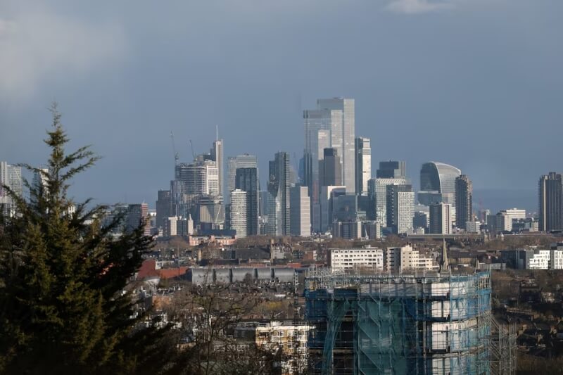 英國政府縮減赤字有成，2025-2026會計年度預算赤字占國內生產毛額（GDP）比重為4.3%。圖為英國倫敦。（路透社）