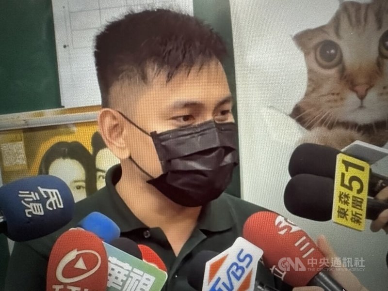 李姓男子25日下午在台北車站大廳無故攻擊一名菲律賓籍女童，鐵警隨即逮人並依殺人未遂罪嫌送辦。女童父親晚間受訪時回憶當時狀況，感謝熱心民眾及警方協助。（翻攝畫面）中央社記者劉建邦傳真　115年4月25日