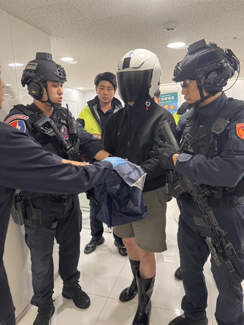圖為警方逮捕林姓男子畫面。（警方提供）
