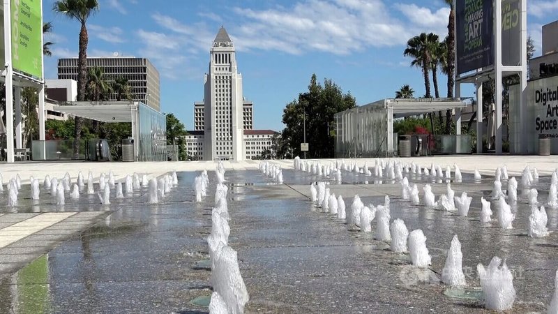 洛杉磯音樂中心是美國數一數二的表演藝術中心，對面是洛杉磯市政府大樓。中央社記者林宏翰洛杉磯攝 115年4月25日