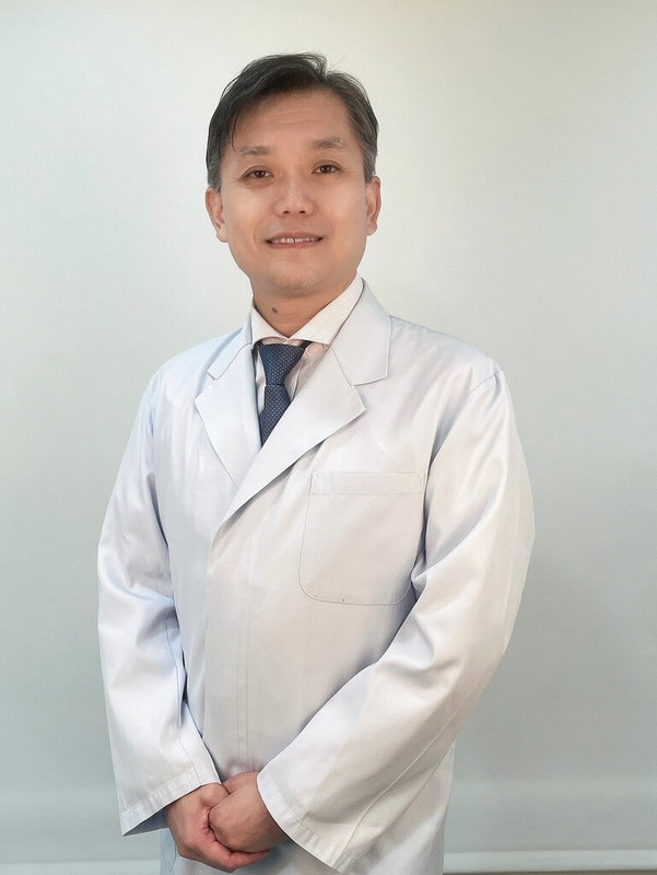 牙醫師黃萬騰近日受邀參加「名醫到我家」空中講座，分享牙齒健康從「8020運動」到「生物膜管理」的醫療新趨勢。（節目提供）中央社記者林巧璉傳真　115年4月25日