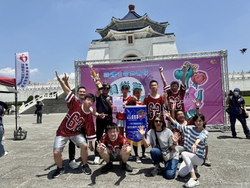 國立澎湖海事水產職校26日在參加「第32屆貝樂蒂心智障礙啦啦隊比賽」，在全國各校激烈競爭中脫穎而出，勇奪高中職組「甲級特優」與「最佳動作技巧獎」。（澎湖海事水產職校提供）   中央社    115年4月26日