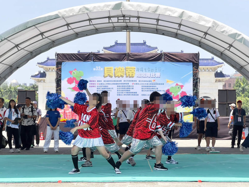 國立澎湖海事水產職校26日參加「第32屆貝樂蒂心智障礙啦啦隊比賽」，在全國各校激烈競爭中脫穎而出，勇奪高中職組「甲級特優」與「最佳動作技巧獎」，表現亮眼，為離島學子再添榮耀。（澎湖海事水產職校提供）   中央社    115年4月26日