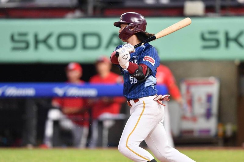 中華職棒樂天桃猿與味全龍26日交手，9局下，桃猿隊劉子杰（圖）開轟，中職生涯首轟就是再見轟，助隊以3比2收下勝利。（樂天桃猿提供）中央社記者謝靜雯傳真　115年4月26日