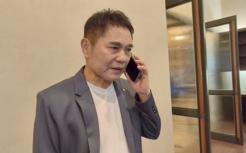 苗栗縣長鍾東錦（圖）26日說，苗縣警龍騰派出所所長潘韋頌與親友赴中國旅遊，搭乘電動車發生翻覆事故，造成1死12傷，10人已出院，仍有2人留院觀察。（苗栗縣政府提供）中央社記者魯鋼駿傳真 115年4月26日