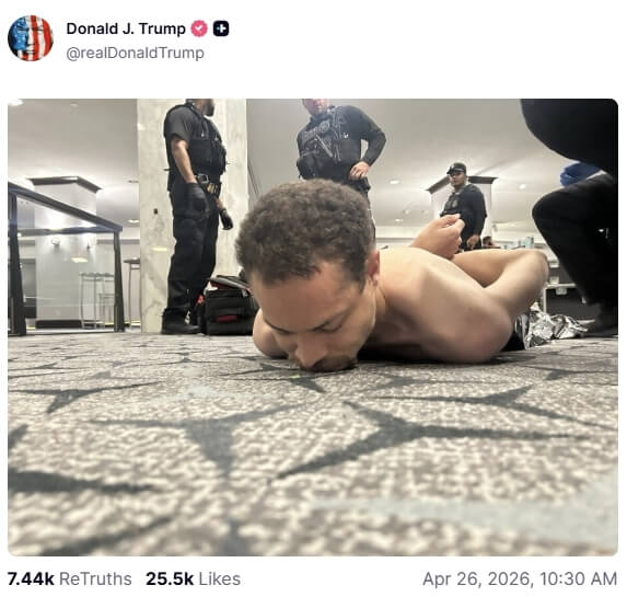 川普貼文公開白宮記者協會晚宴開槍嫌犯被現場安全人員制伏在地的照片。（圖取自truthsocial.com/@realDonaldTrump）