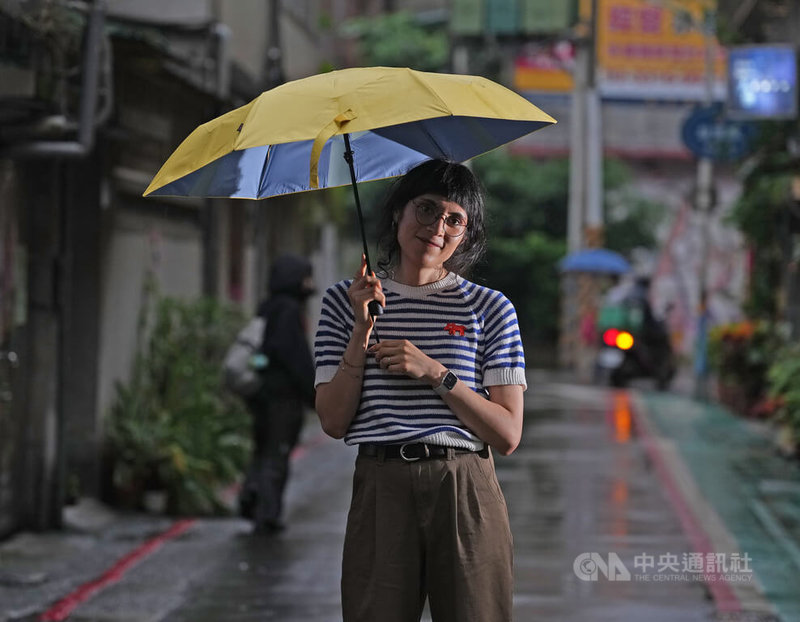 墨西哥繪本作家阿蘇爾．羅培茲（Azul López）日前來台參與金繪獎系列活動，她曾在2022年波隆那書展獲得SM基金會國際插畫大獎，2023年得到韓國南怡島國際童書節插畫大賽綠島獎。中央社記者徐肇昌攝　115年4月26日