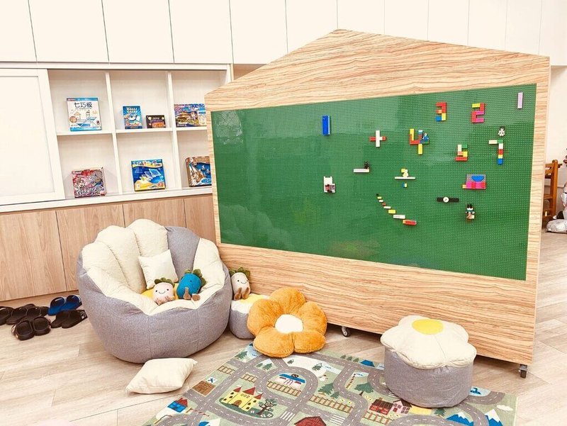 教育部國教署114年度擴大補助142所學校，與縣市政府合作落實特殊教育資源班空間優化與建構友善校園。其中南投國小運用補助經費，設置大面積創意樂高牆，強化學生的感官開發與社交練習。（教育部提供）中央社記者陳至中台北傳真　115年4月28日