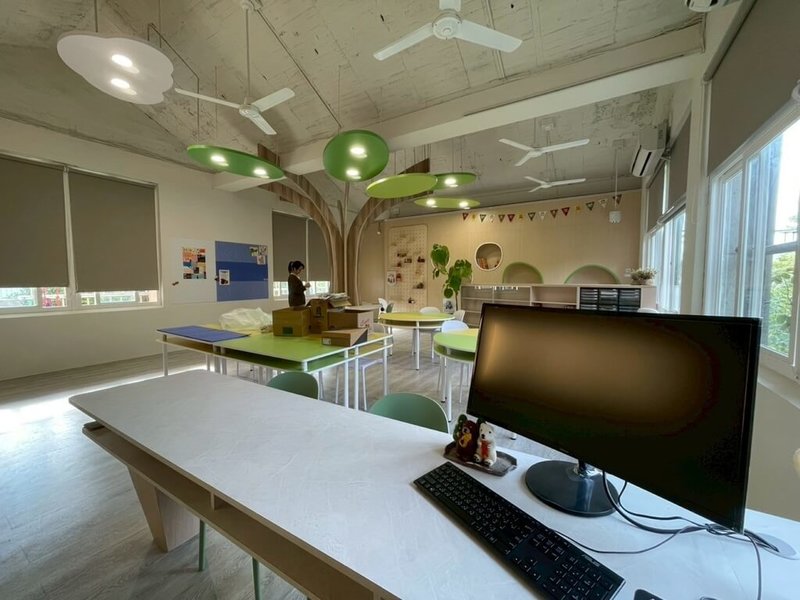 「教育部國教署補助各直轄市、縣市政府改善及充實身心障礙資源班設施設備實施計畫」於114年度擴大補助至142所學校。其中台南市新市國中結合挑高斜屋頂與木作質感，淡化傳統教室的冰冷標籤。（教育部提供）中央社記者陳至中台北傳真　115年4月28日