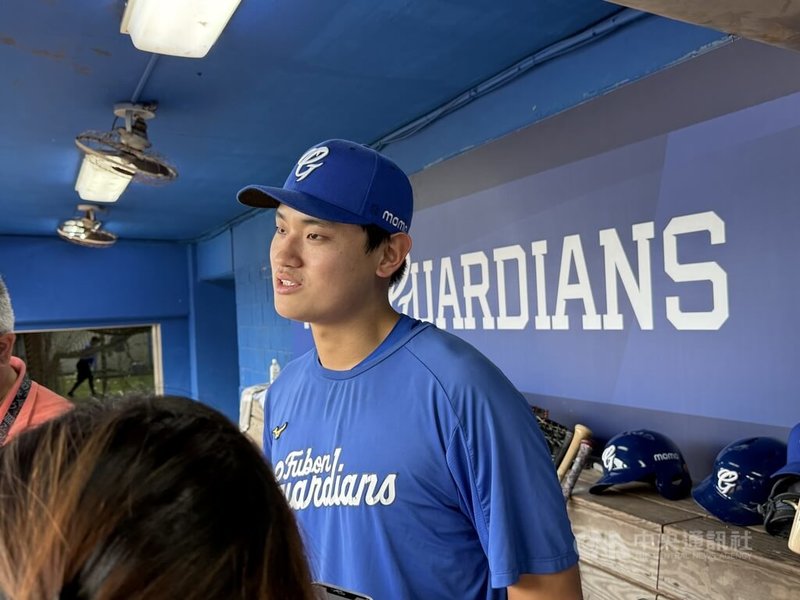 中華職棒富邦悍將野手王苡丞（圖）相隔1年多再上一軍出賽，目前一壘、外野守位都有練，本季也首度在一軍守外野，他希望可以把二軍好的感覺帶上來、能在一軍有好的表現。中央社記者謝靜雯攝　115年4月28日