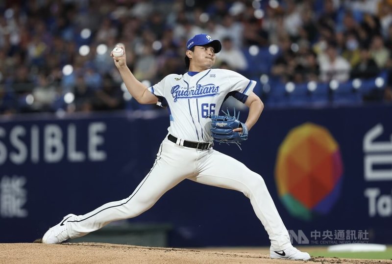 中華職棒28日在新莊棒球場由富邦悍將迎戰台鋼雄鷹，悍將投手李東洺（圖）掛帥先發。中央社記者吳家昇攝　115年4月28日