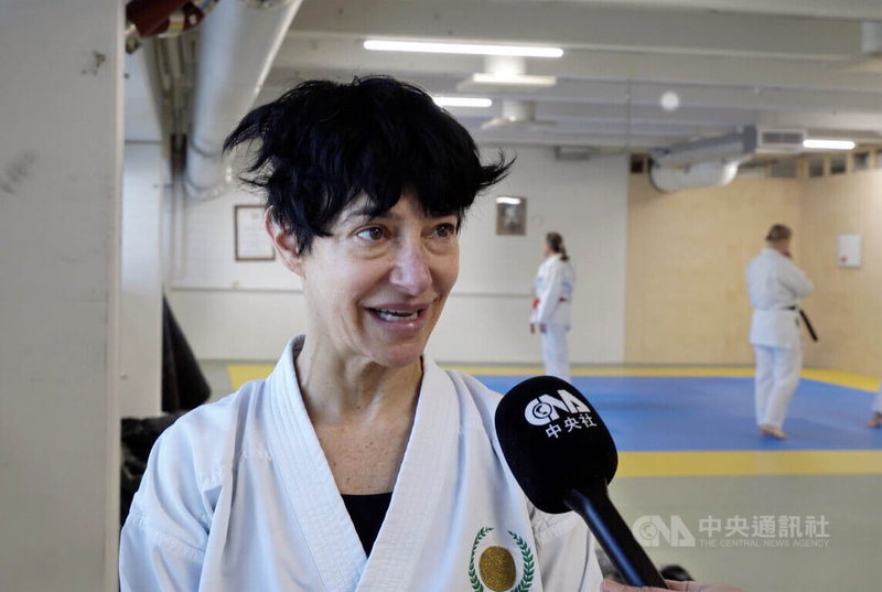 空手道大師班主辦人芬蘭JKS首席教練黑道六段林斯潘（Lisa-Lee Greenspan）接受訪問。中央社記者巫祈麟赫爾辛基攝　115年4月28日