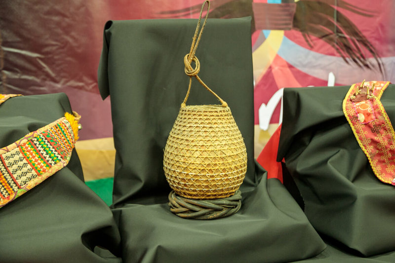 中研院收藏45件百年鄒族文物近日返鄉運抵嘉義達邦自然與鄒族文化中心，預定5月8日開展至11月8日，圖為鄒族生活器具。（嘉義縣政府提供）中央社記者蔡智明傳真　115年4月28日