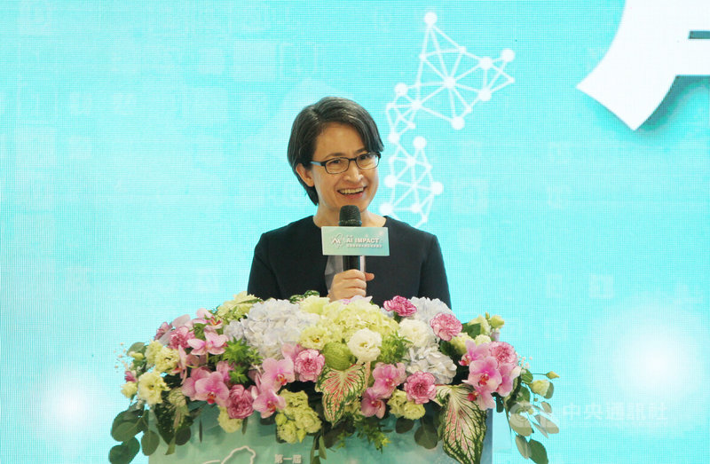 副總統蕭美琴28日赴台南出席「主權AI-全光網路智慧城市應用發布會及第1屆AI IMPACT大南方成果展示開幕」，並應邀上台致詞。中央社記者楊思瑞攝  115年4月28日