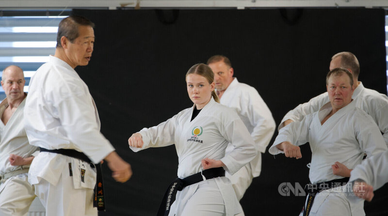 香川政夫於赫爾辛基主持大師班。中央社記者巫祈麟赫爾辛基攝　115年4月28日