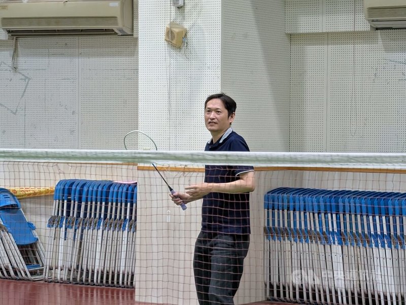 中華民國運彩公會理事長何昱奇（圖）29日捐贈1800顆羽球給台中市長安國小羽球隊，他盼藉此拋磚引玉，吸引更多企業界加入支持基層體育。中央社記者蘇木春攝　115年4月29日