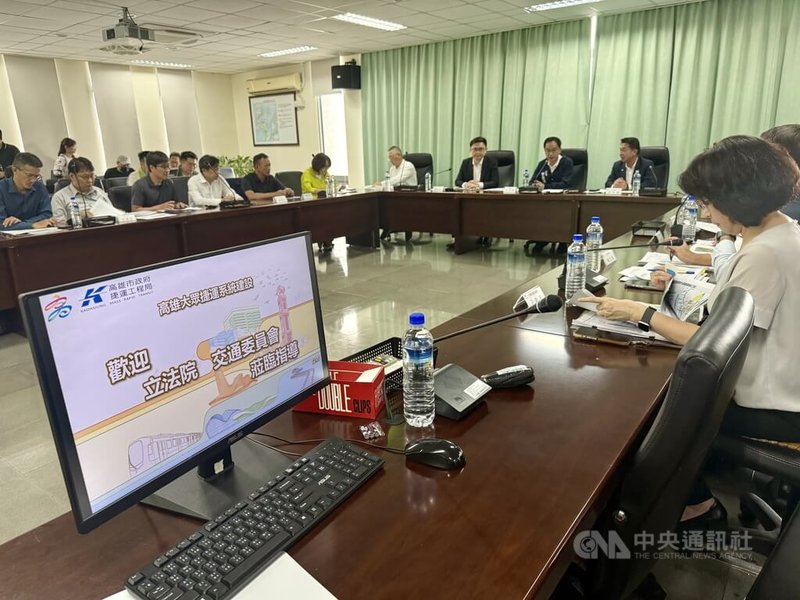 立法院交通委員會29日下午至高雄考察，針對高雄重大交通建設辦理進度進行了解與討論。中央社記者董俊志攝　115年4月29日