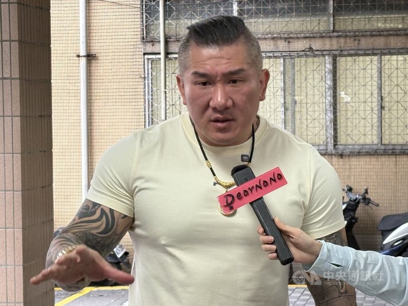 網紅「館長」陳之漢（圖）先前在直播中喊「斬首總統」遭起訴，新北地方法院29日再度開庭審理，庭後陳之漢受訪，批檢察官因人設事，「欲加之罪、何患無辭」。中央社記者曹亞沿攝　115年4月29日