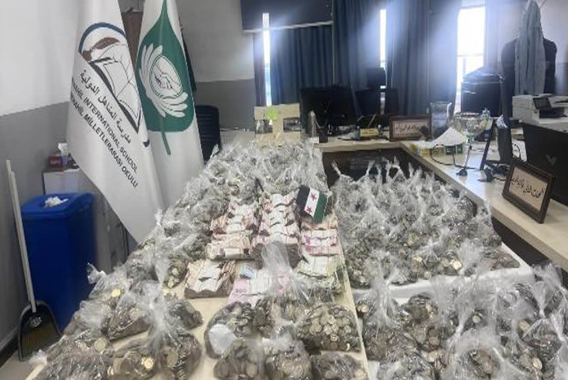 由慈濟基金會支助的土耳其滿納海國際學校敘利亞難民孩童，拿著自己親手做的勞作或料理，在學校園遊會義賣募款。義賣善款在慈濟土耳其聯絡處經志工點數，從8月中到9月初共計4436美元，全數用於熱食發放援助加薩慈善活動。（胡光中提供）中央社記者施婉清開羅傳真　115年4月29日