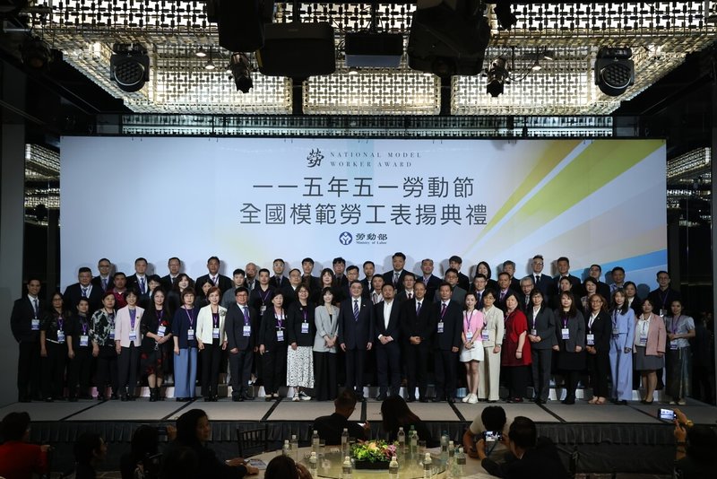 勞動部29日下午在台北舉行115年全國模範勞工表揚活動，共61人獲獎，分別來自國防及高科技產業、金融業、醫療照護事業、交通運輸等。（勞動部提供）中央社記者吳欣紜傳真 115年4月29日