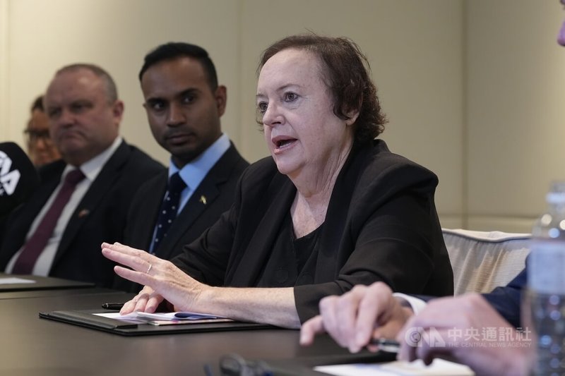 澳洲跨黨派國會議員團訪台，澳大利亞聯邦參議員布朗（前）29日接受中央社專訪時說，澳洲已展現身為出口國的可信賴性，台灣亦然，也是個可被信賴的市場。中央社記者徐肇昌攝　115年4月29日