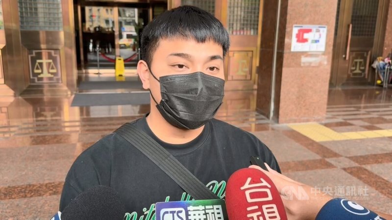 歌手邱軍（圖）被控酒駕撞死計程車司機案，基隆地方法院國民法庭29日下午一審宣判，判處邱軍10年徒刑，全案可上訴。中央社記者王朝鈺攝　115年4月29日