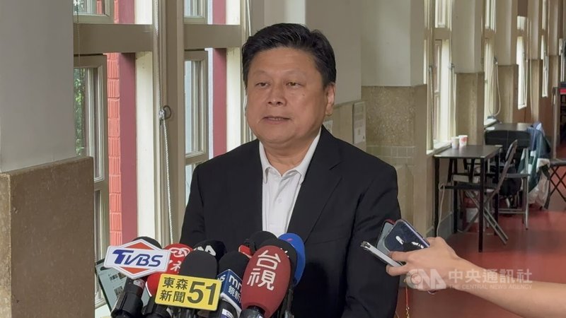 國民黨團今天中午召開黨團大會，討論國防特別條例草案匡列金額但仍無共識，黨團總召傅崐萁在會後受訪表示，一定會做最民主的溝通，並在凝聚共識後向外界報告。 中央社記者王承中攝　115年4月29日